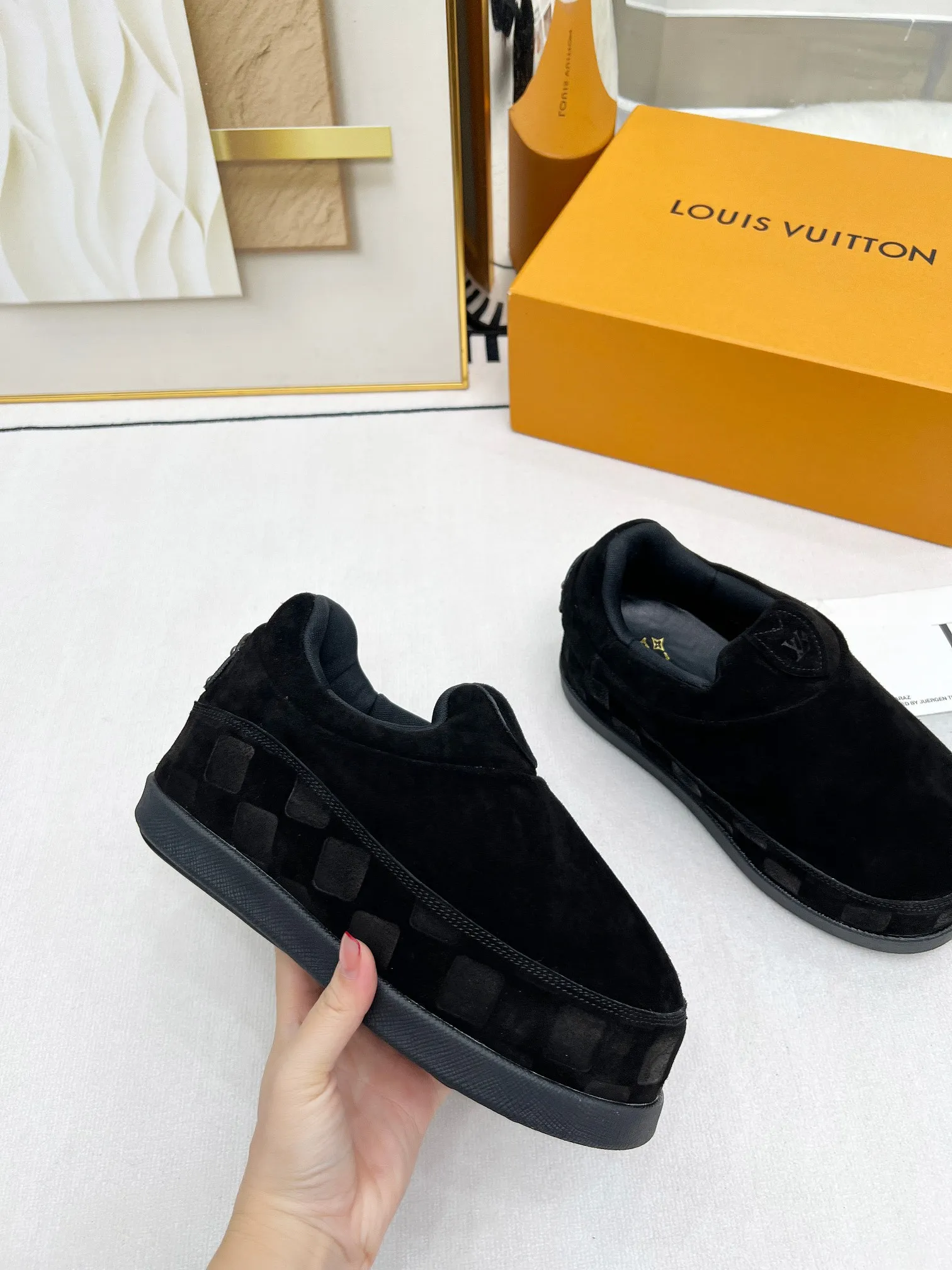 👟👟Ex-factory price 660👟👟 louis vuitton (Louis Vuitton/lv)🔍Autumn and winter~Ugly little chubby, new shoe style YETI🔥🔥🔥🔥 Super street-style bread shoes are here! ! ! Chubby is so cute~💞 What a great tool for showing off slim legs! The inner height is increased by 5 cm, the legs are longer and thinner, and the beef tendon bottom is super comfortable, suitable for couples 💞💞💞💞 Fabric: imported high mercerized ox velvet embossed craftsmanship Number of yards: 35-45 yards (46🉑custom-made, non-returnable)